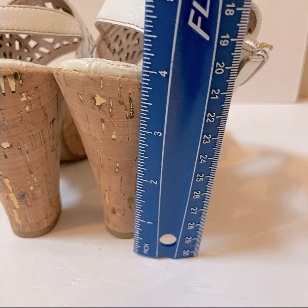 SOFFT White Leather Chunky Cork Heels Size 8.5 - Picture 9 of 10